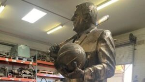 Phoenix needs to find a home for completed Jerry Colangelo statue