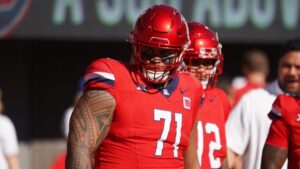 Arizona OT Jonah Savaiinaea declares for 2025 NFL Draft