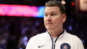 Arizona men's basketball out of AP Top 25 for first time in more than 3 years, ASU receives votes