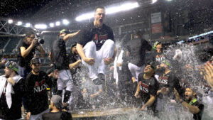 Former D-backs closer Paul Sewald signs with Guardians