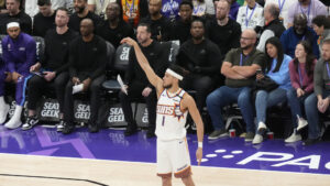 Suns' Devin Booker, Kevin Durant come out hot in win over Utah