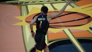 Suns' Devin Booker reaches 15K points with franchise scoring record around the corner