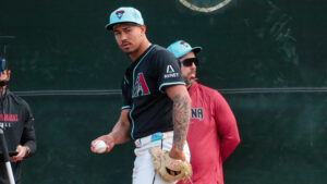 Diamondbacks get 1st looks of potential closers in spring training