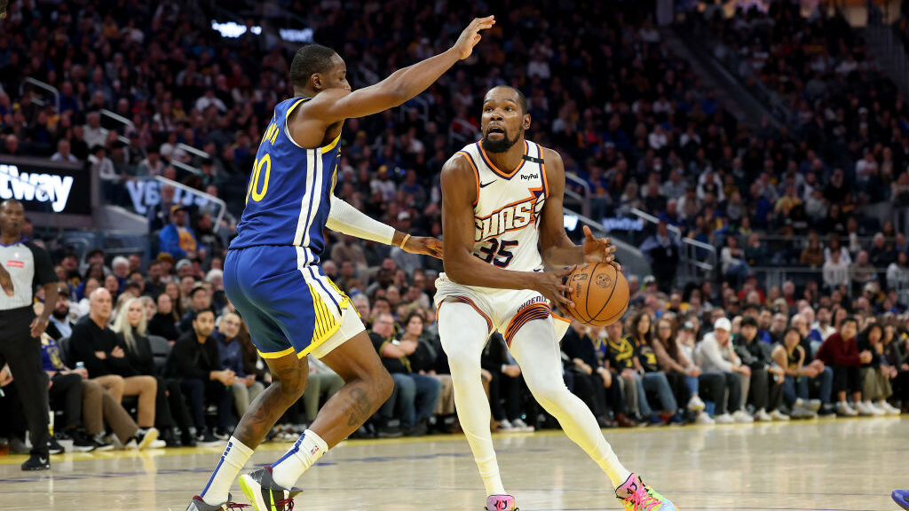 Kevin Durant #35 of the Phoenix Suns is guarded by Jonathan Kuminga #00 of the Golden State Warrior...