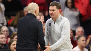 Arizona's Tommy Lloyd shouts out Craig Smith's sons for showing up after father's firing