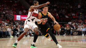 PG Collin Gillespie re-signs with Suns on standard contract