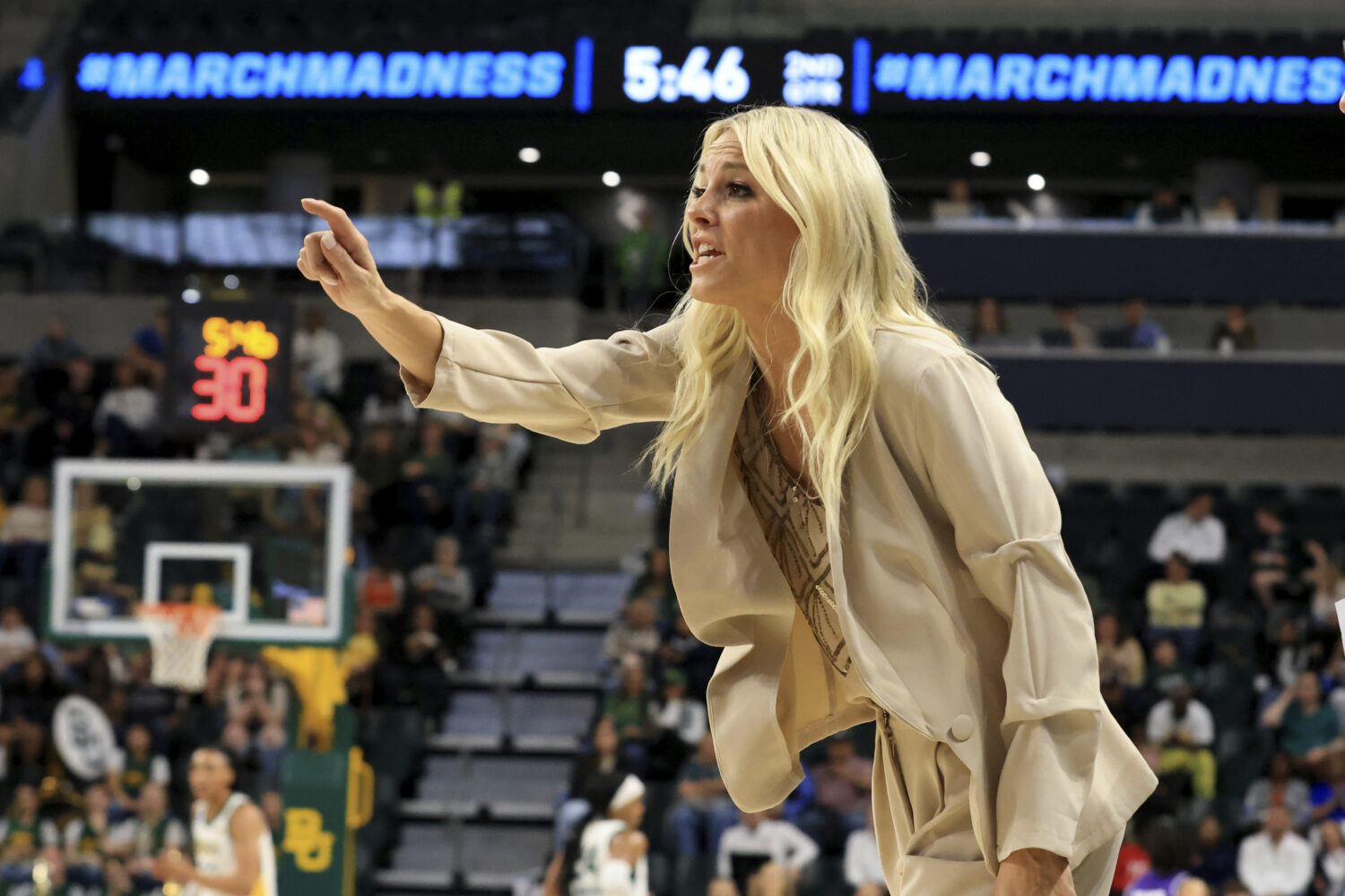 Shaw hits 5 3s, scores 19 as No. 15 West Virginia women beat Arizona State in Big 12 quarters