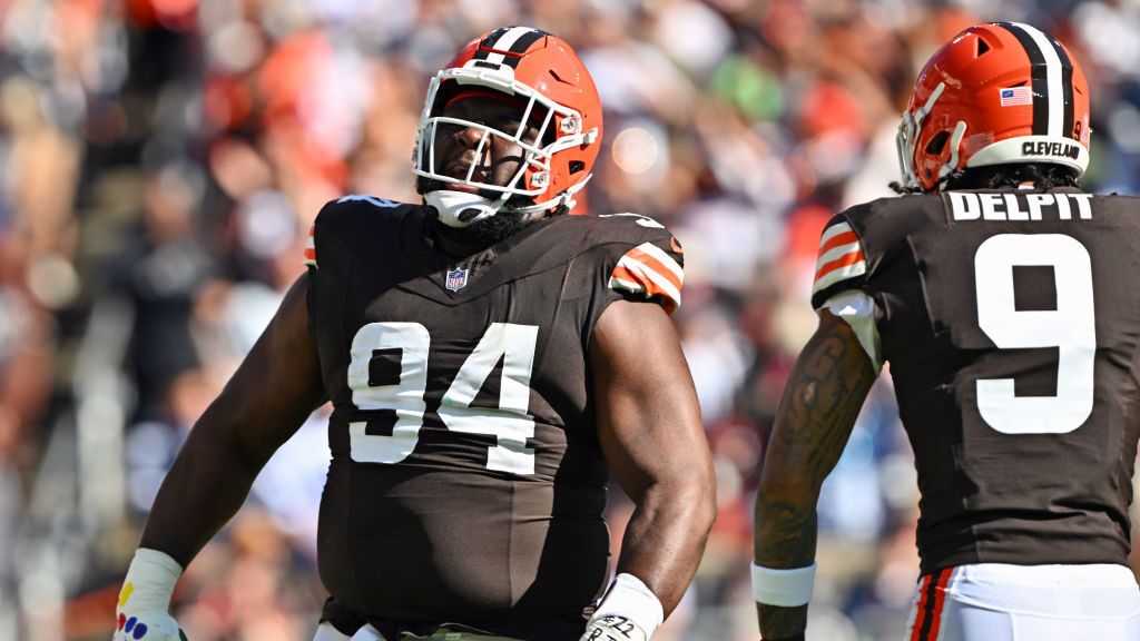 Dalvin Tomlinson is signing with the Arizona Cardinals...