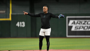 Diamondbacks' Ketel Marte limps off field, exits game vs. Nationals