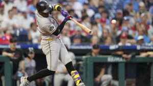 Diamondbacks squander big lead, rally in extras vs. Phillies