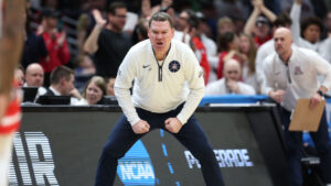 Tommy Lloyd wins Big 12 coach of the year, Jaden Bradley highlights Arizona's loaded Big 12 awards