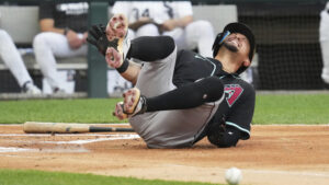 Diamondbacks INF Ildemaro Vargas suffers fractured foot after HBP vs. White Sox