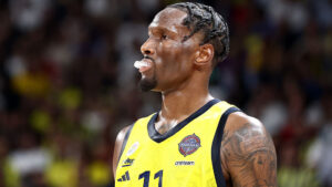 Report: Forward Nigel Hayes-Davis to sign with Phoenix Suns