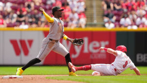 Diamondbacks-Reds series finale in Cincinnati delayed due to rain