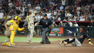 Diamondbacks rally for 5 runs in 9th inning to walk-off Padres