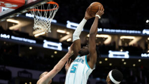 Suns make Mark Williams trade with Hornets official