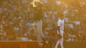 Eugenio Suarez stays hot, Diamondbacks fend off Rockies with long ball