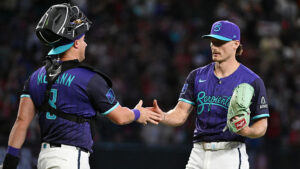 Diamondbacks' Shelby Miller resumes throwing; team 'dodged a bullet' with Eugenio Suarez