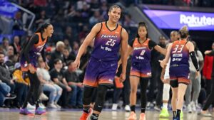 Alyssa Thomas hits game-winning free throw to lead Mercury over Valkyries