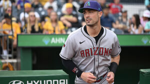 Diamondbacks trade Randal Grichuk to Royals in middle of game vs. Pirates