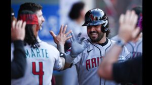 Diamondbacks' Eugenio Suarez has own home run derby with 2 vs. Angels