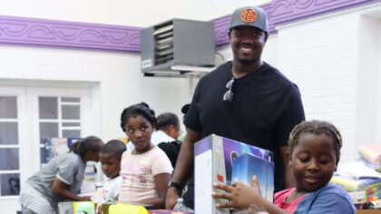 Cardinals' Kelvin Beachum lends a hand at Phoenix community giveaway