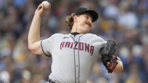 Diamondbacks tender contracts to 8 players, non-tender Taylor Rashi