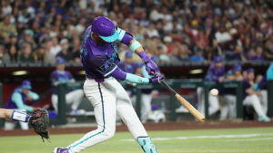 Diamondbacks walk-off Reds after series of winning plays