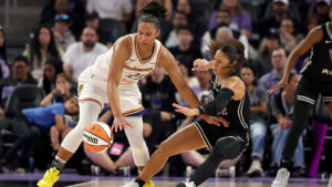 Mercury storm back in big 4th quarter to beat Valkyries