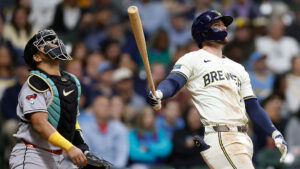 Diamondbacks storm back from down 6, suffer walk-off loss to Brewers