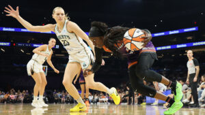 Mercury pick up key win over Liberty as race for top-2 seed comes down to wire