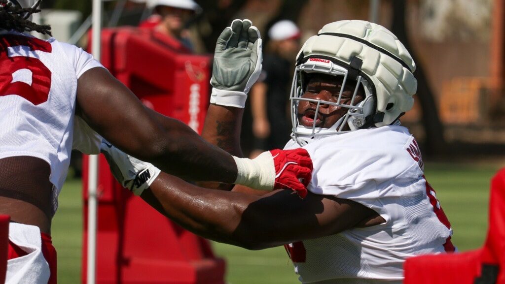 Arizona Cardinals rookie DL Elijah Simmons goes through practice drills...