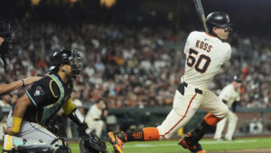 Diamondbacks blow early lead vs. Giants in battle of teams in Wild Card hunt