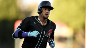 Diamondbacks' Ketel Marte walks off field with foot contusion during game vs. Giants