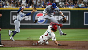 Diamondbacks don't lose or gain ground in playoff race with extra-inning loss to Dodgers