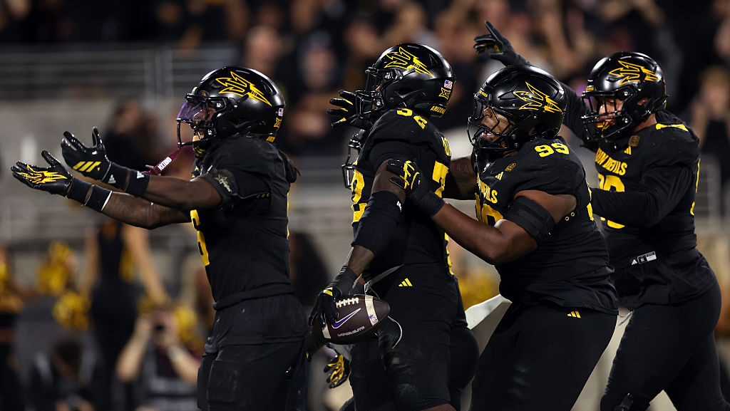 Arizona State pass rush celebrates...