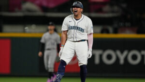 Josh Naylor re-ups with Mariners after deadline trade from Diamondbacks