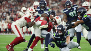 Didn't take long for Cardinals-Seahawks to get wacky