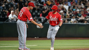 Diamondbacks hire J.R. House from Reds as 3rd base coach