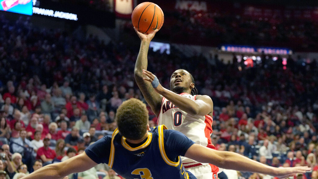Arizona Jaden Bradley NAU 3-pointer...