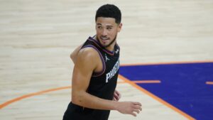 Devin Booker shines as Suns hand Spurs 1st loss in dominant win