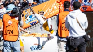 ASU's Jalen Moss leaps into oversized bowl of Frosted Flakes after 44-yard touchdown catch