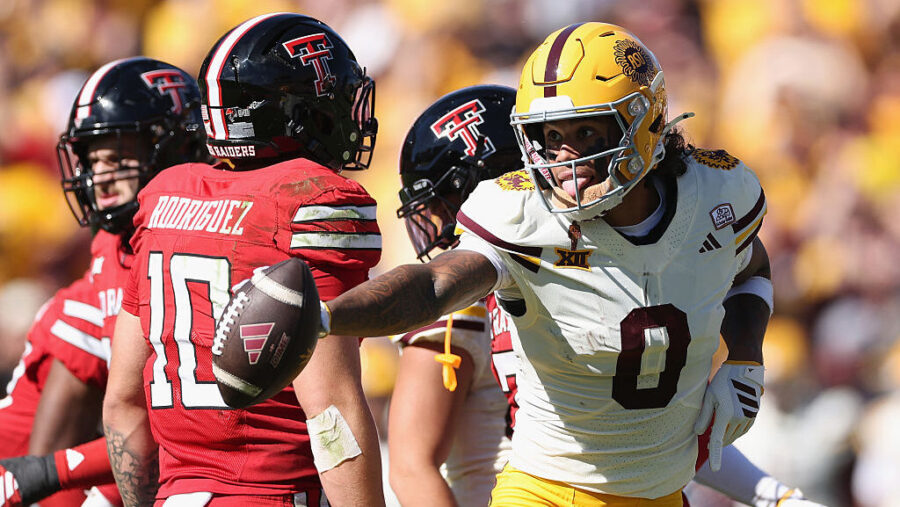 Jordyn Tyson #0 of the Arizona State Sun Devils...