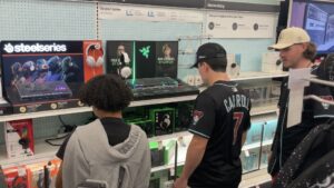 Diamondbacks players take teens from difficult situations holiday shopping