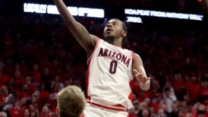 Arizona PG Jaden Bradley lands with Suns in NBA mock draft from ESPN's Woo
