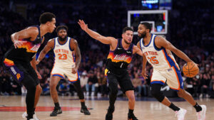 Suns bounce back with complete effort to beat Knicks