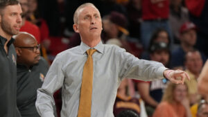ASU basketball survives late push from Utah for road win
