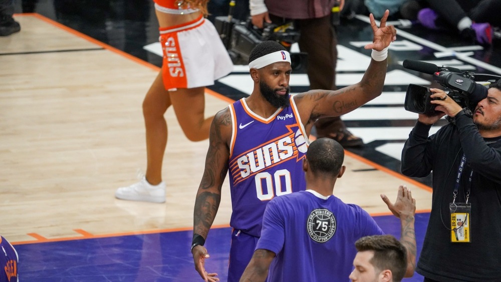 Royce O'Neale's hits game-winning 3-pointer to sink the Lakers and snap the Suns' two-game losing s...