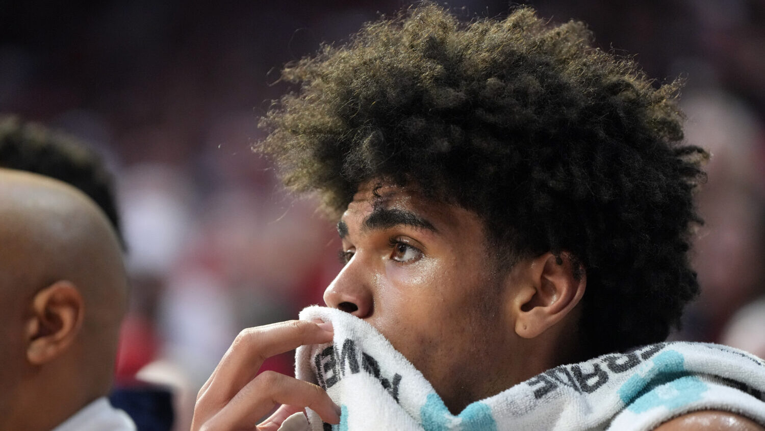 Arizona forward Koa Peat watches from the bench during the first half of an NCAA college basketball...