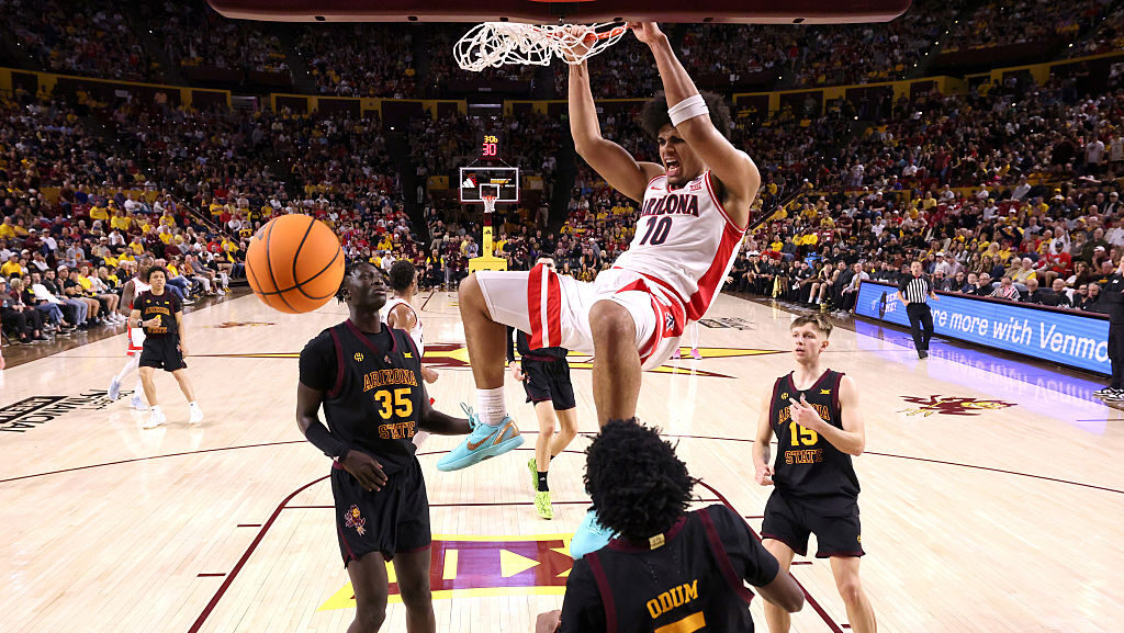 Arizona remains atop the AP Top 25 poll...